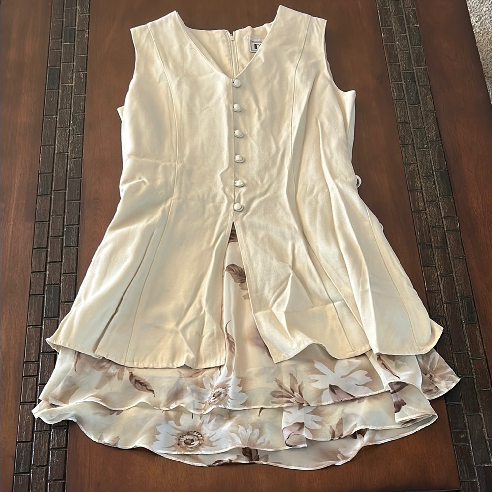 Cream Sleeveless Button-Up Blouse with Floral Hem